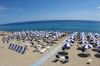 Hotel Club Cala Longa 몬타우로 외부 사진
