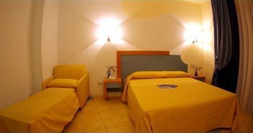 Hotel Club Cala Longa 몬타우로 외부 사진
