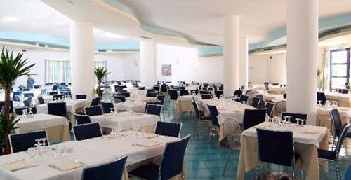 Hotel Club Cala Longa 몬타우로 외부 사진