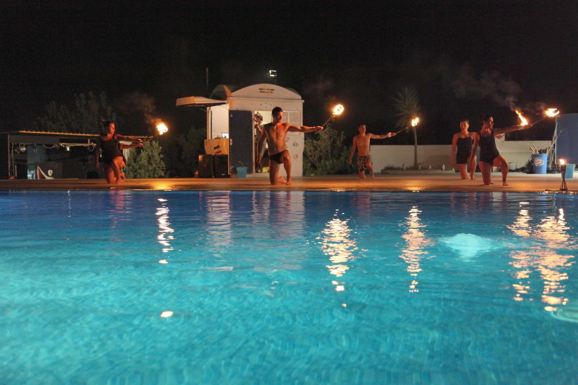 Hotel Club Cala Longa 몬타우로 외부 사진